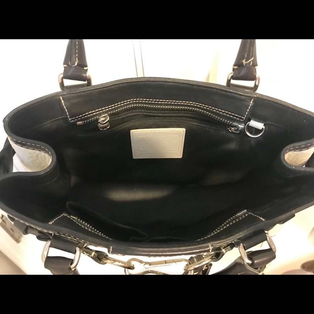 Adorable Coach bag for summer! - Picture 3 of 4
